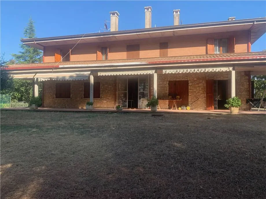 Exterior photo 2