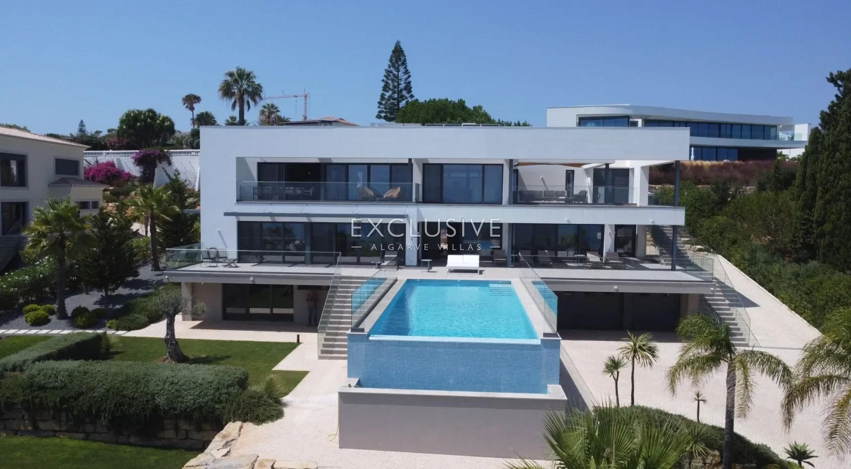 Exterior photo 8