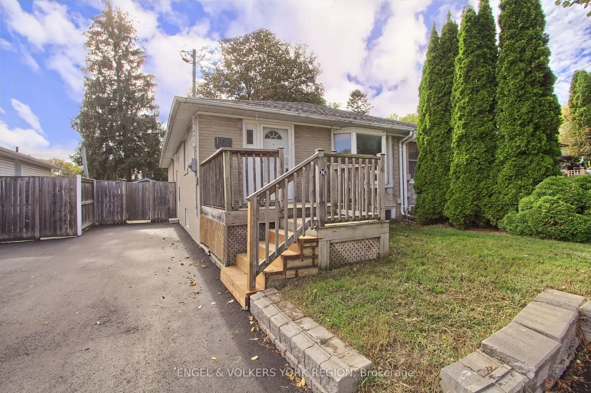 Exterior photo 3