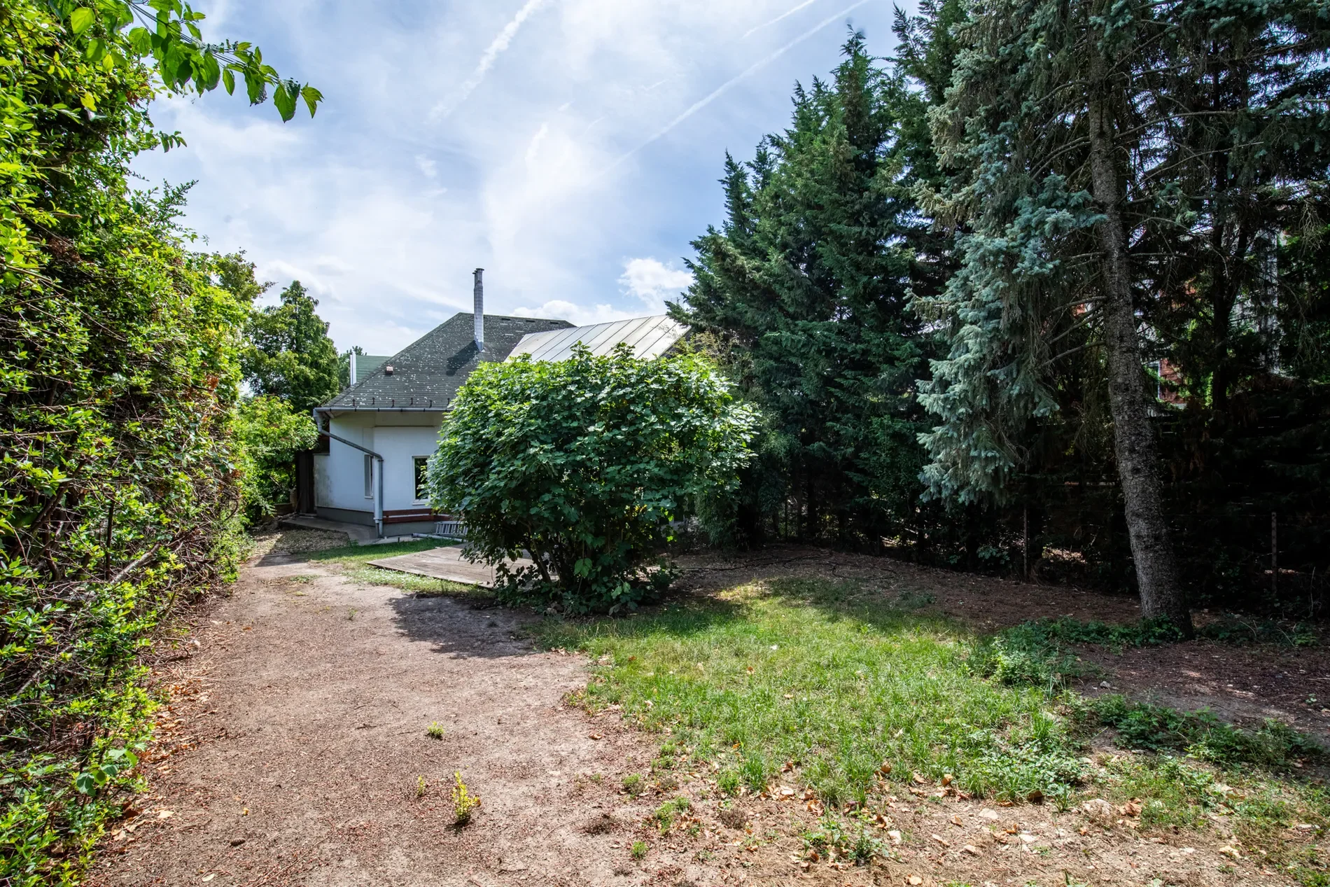 Exterior photo 5