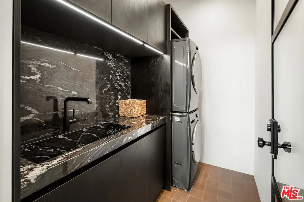 839 N Genesee Avenue, Los Angeles, California, United States. - Photo 14