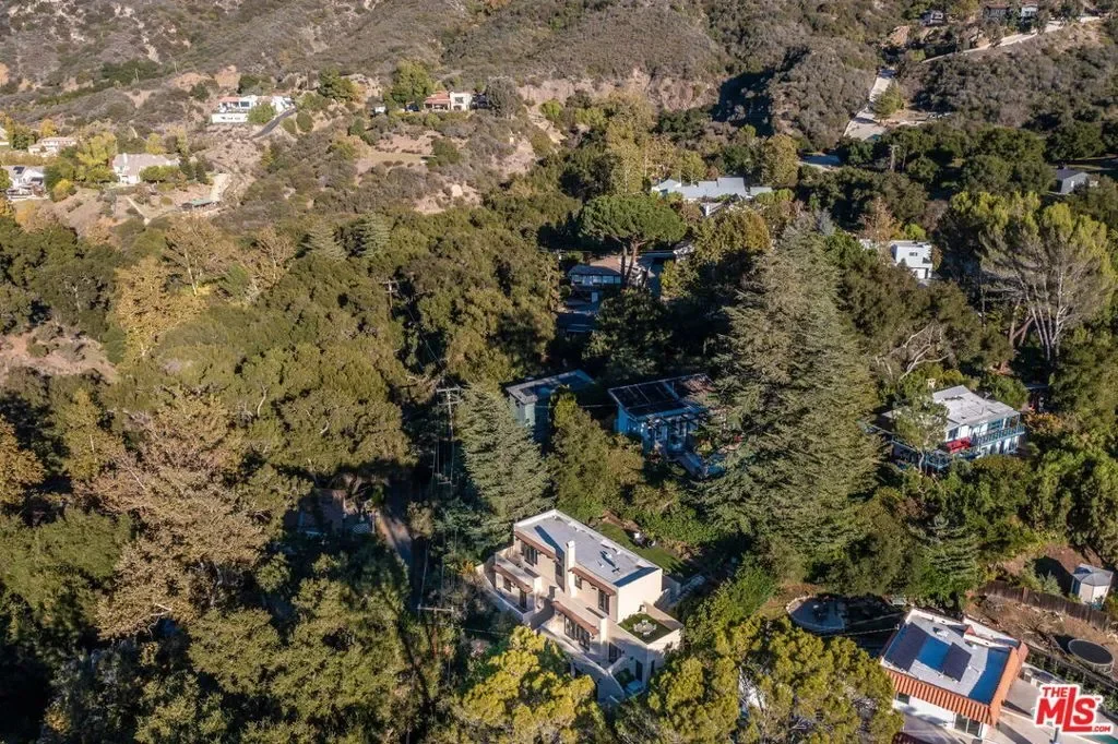 25648 Timpangos Drive, Hidden Hills, California, United States. - Photo 37