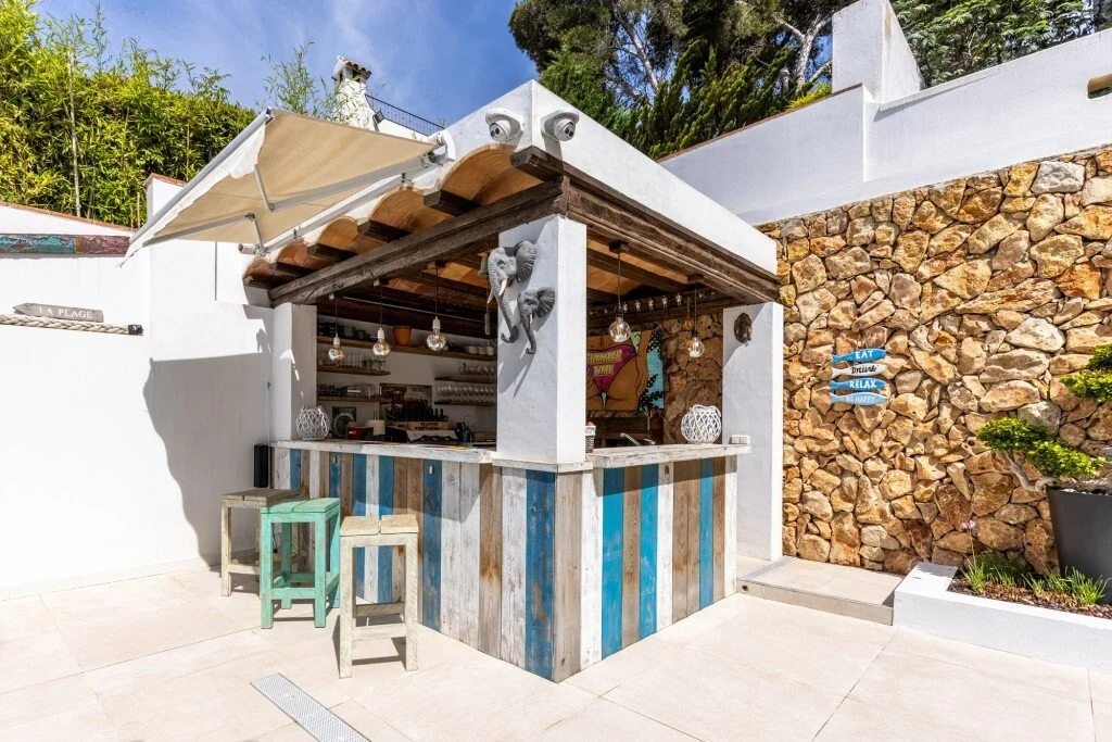 Exterior photo 8