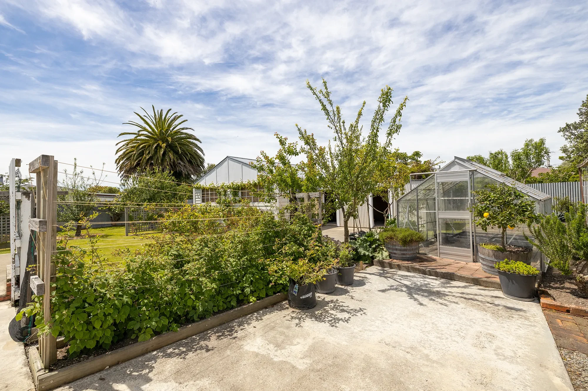 Exterior photo 6