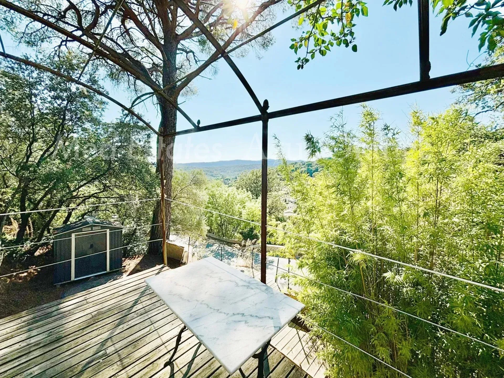 Exterior photo 4