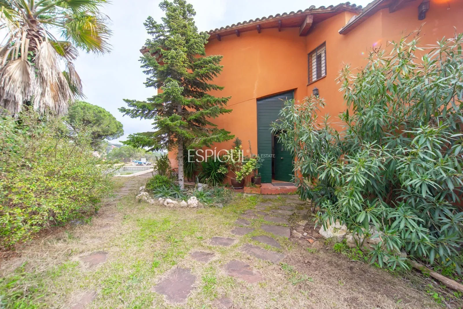 Exterior photo 12