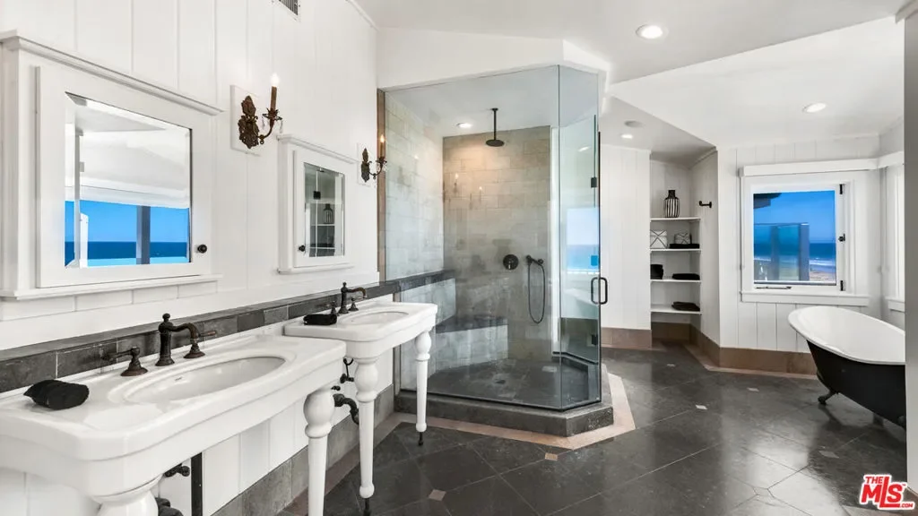 30718 Pacific Coast Highway, Malibu, California, United States. - Photo 5