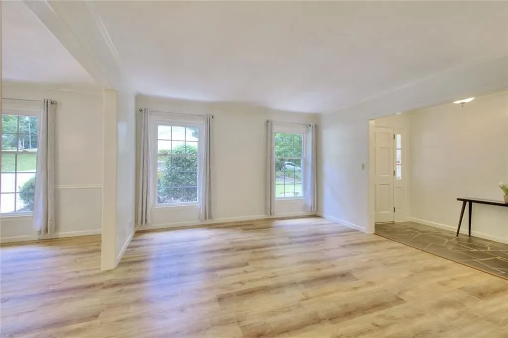 2659 Amberly Drive, Dunwoody, Georgia, United States. - Photo 2