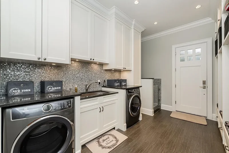 8032 Government Road, Burnaby, BC, V5A2E2, CANADA, Burnaby, British Columbia, Canada. - Photo 31