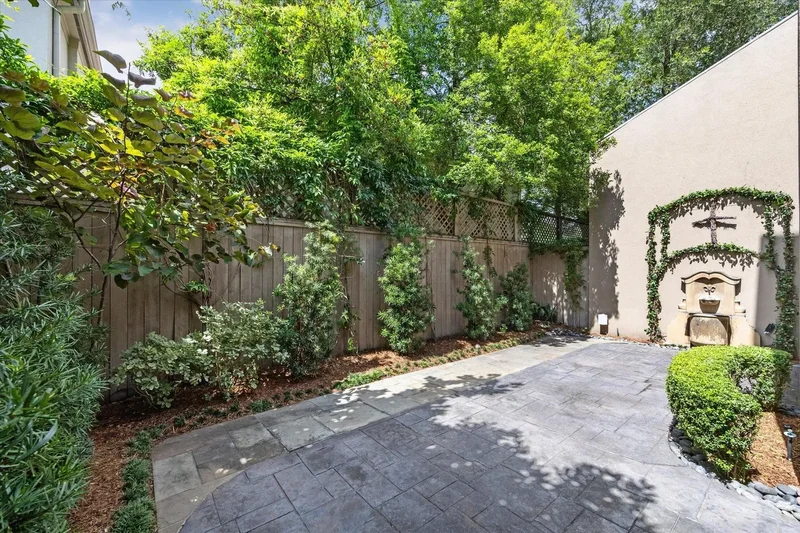 2 S Briar Hollow Lane, Houston, Texas, United States. - Photo 7