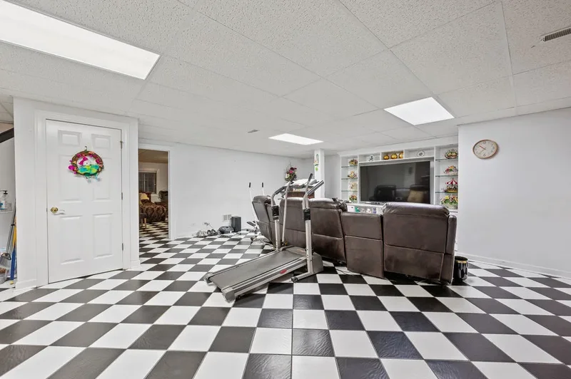 28951 Forest Lake Lane, Libertyville, Illinois, United States. - Photo 23