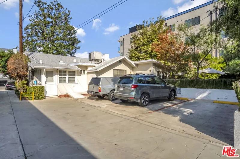 10814 Blix Street, Los Angeles, California, United States. - Photo 19