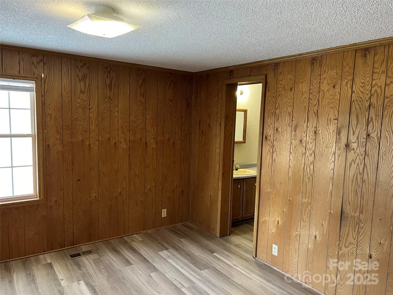 112 and 154 Merri Drive, Hendersonville, NC 28792, Hendersonville, North Carolina, United States. - Photo 33