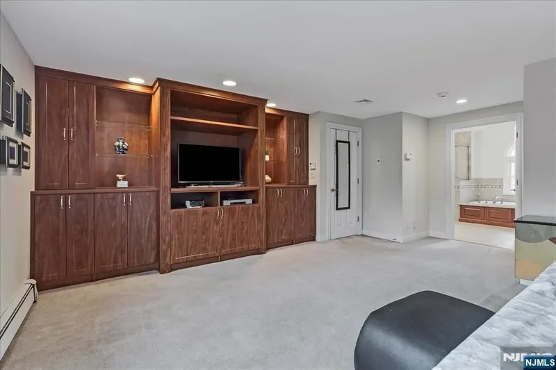 366 McKinley Boulevard, Paramus, NJ 07652, Paramus, New Jersey, United States. - Photo 20