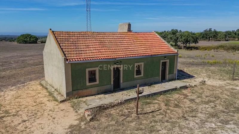 Rural Property in Melides, Grândola - Panoramic View and Easy Access.