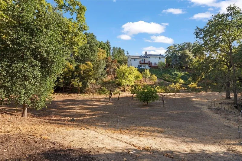 15292 Stratford Court, Monte Sereno, CA 95030, Los Gatos, California, United States. - Photo 15
