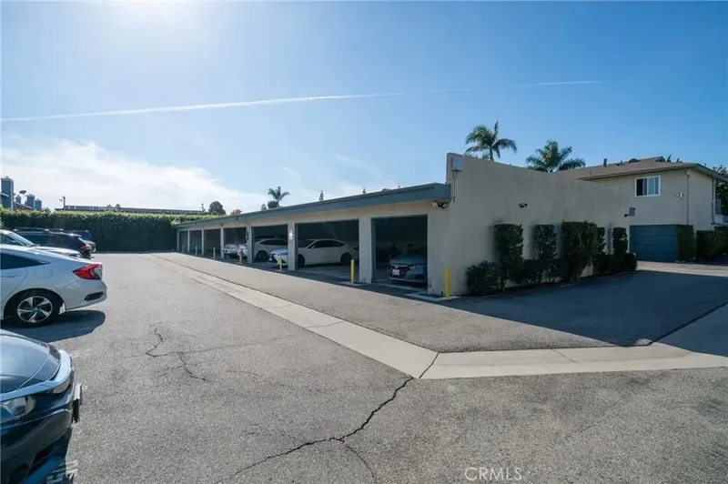 365 W Wilson Street, Costa Mesa, California, United States. - Photo 10