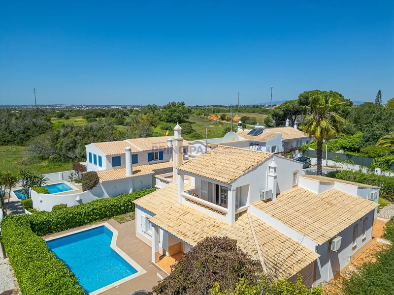 Detached 4 Bedroom Villa with Heated Pool in Guia