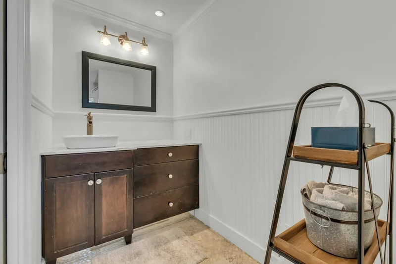 7 Springville Cir, Hampton Bays, New York, United States. - Photo 18