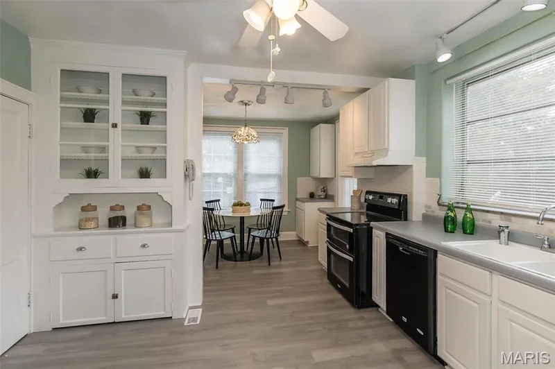 9320 Lincoln Drive, Sunset Hills, Missouri, United States. - Photo 17
