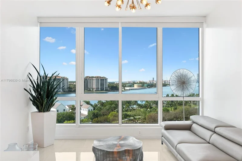 100 S Pointe Drive 903, Miami Beach, Florida, United States. - Photo 4