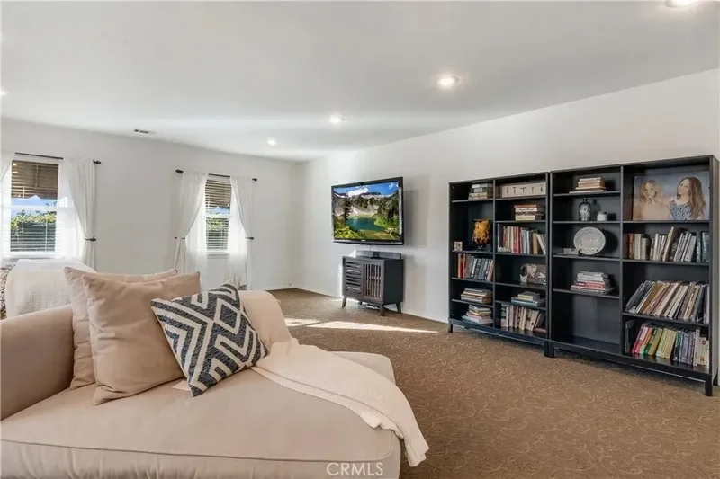 735 Ultimo, Signal Hill, California, United States. - Photo 44