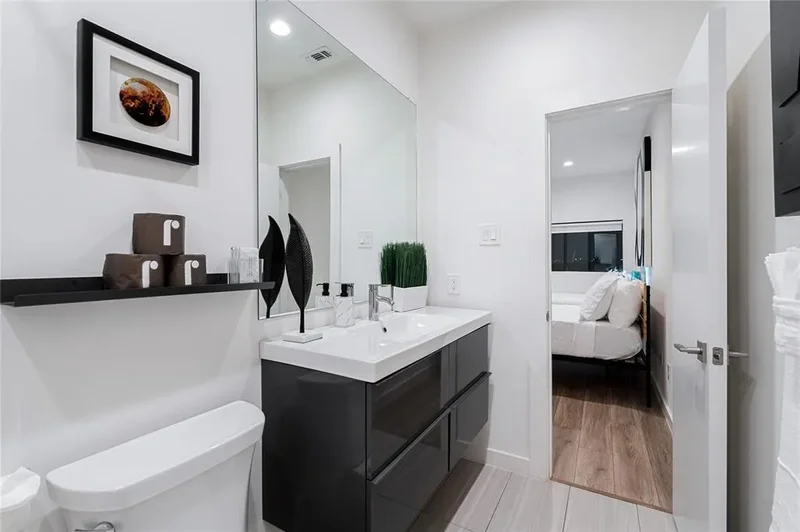 1002 Mobile Street 1, Dallas, Texas, United States. - Photo 16