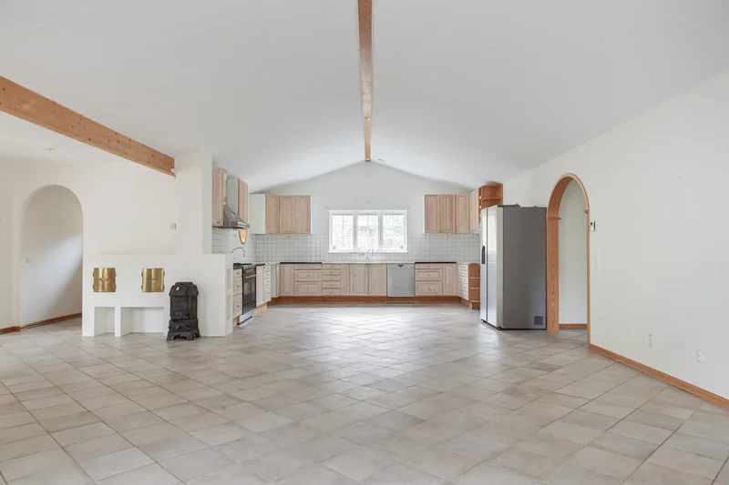 Charming villa or plot for new development in a prime location