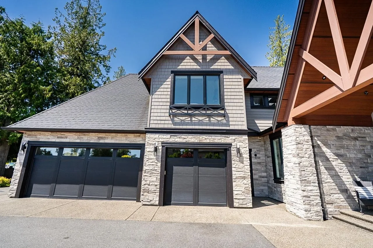 Exterior photo 4