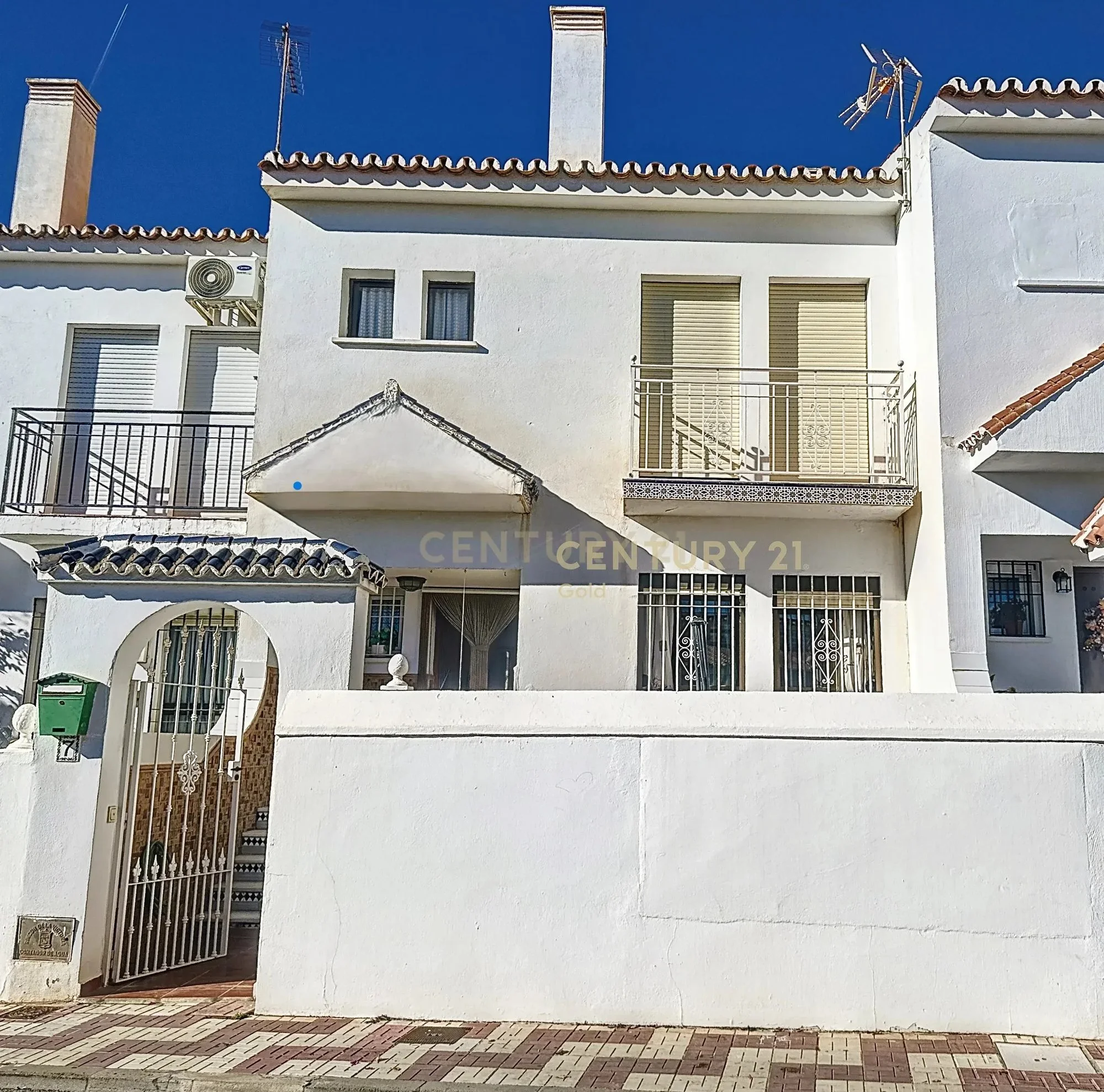 Exterior photo 5
