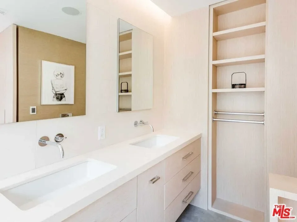 3279 Ledgewood Drive, Los Angeles, California, United States. - Photo 9