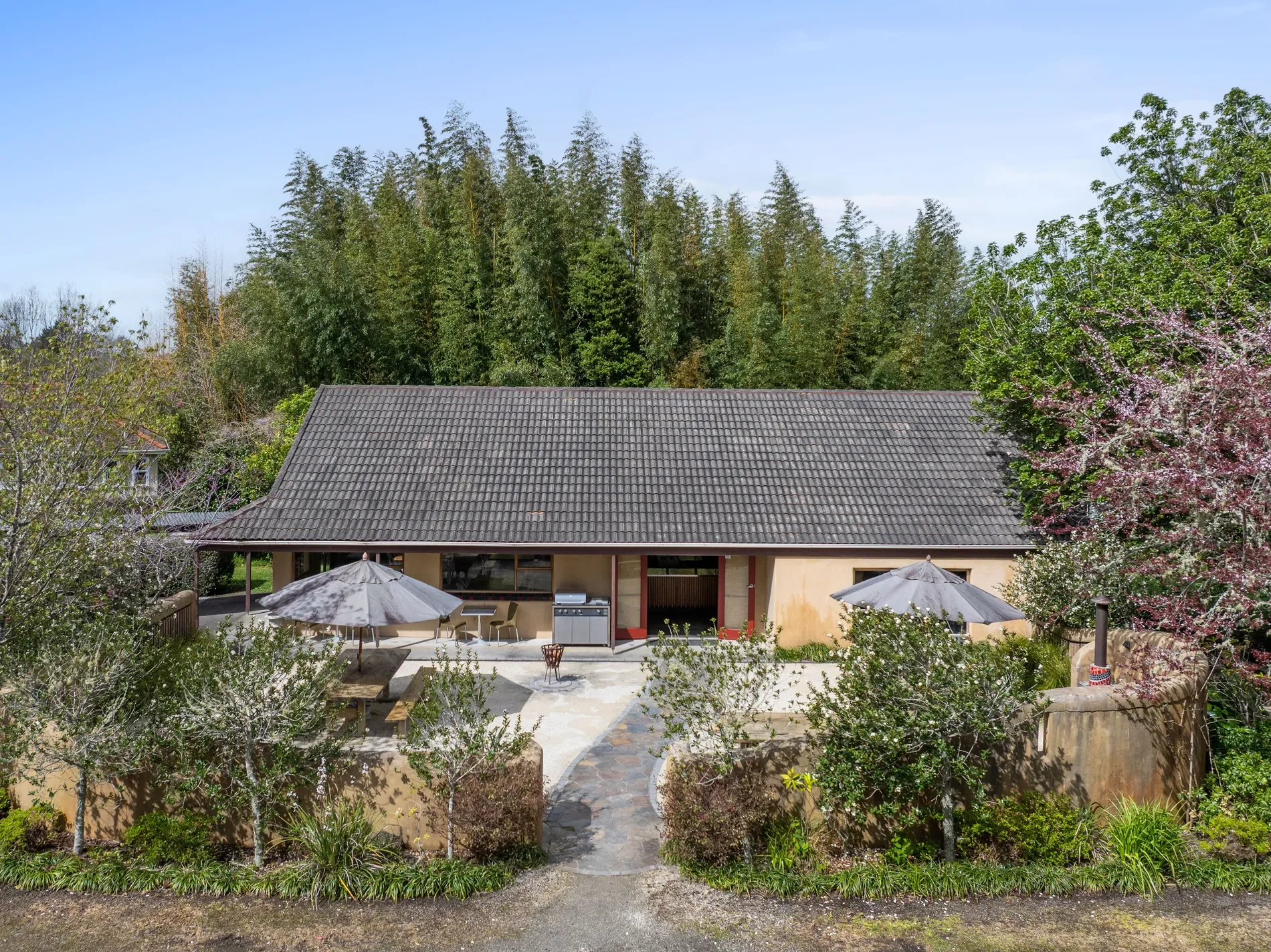 Exterior photo 8