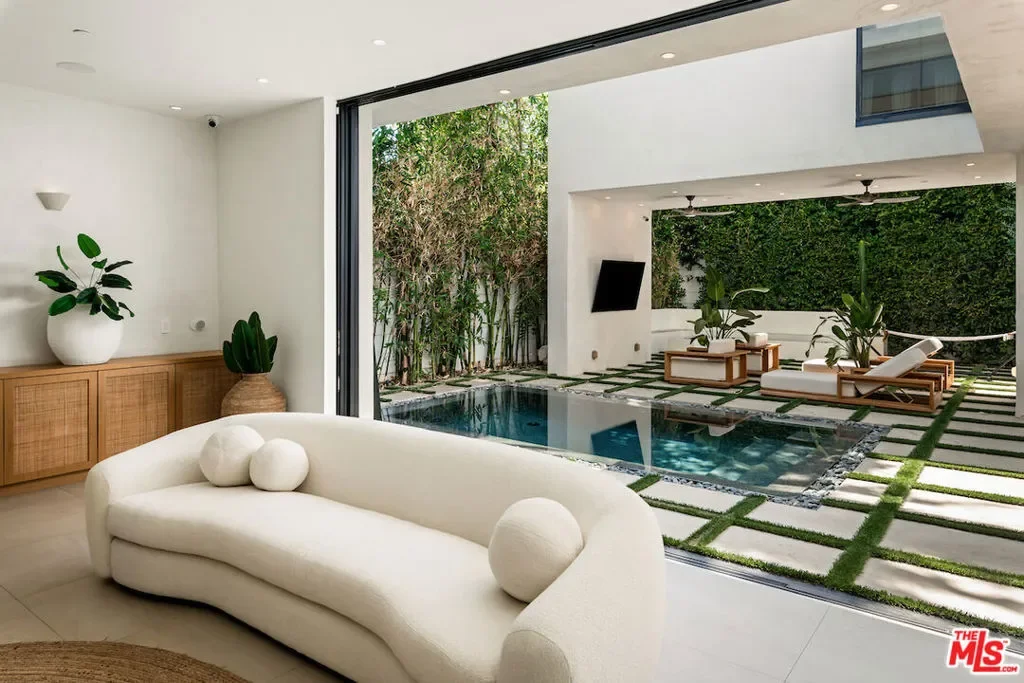 839 N Genesee Avenue, Los Angeles, California, United States. - Photo 20