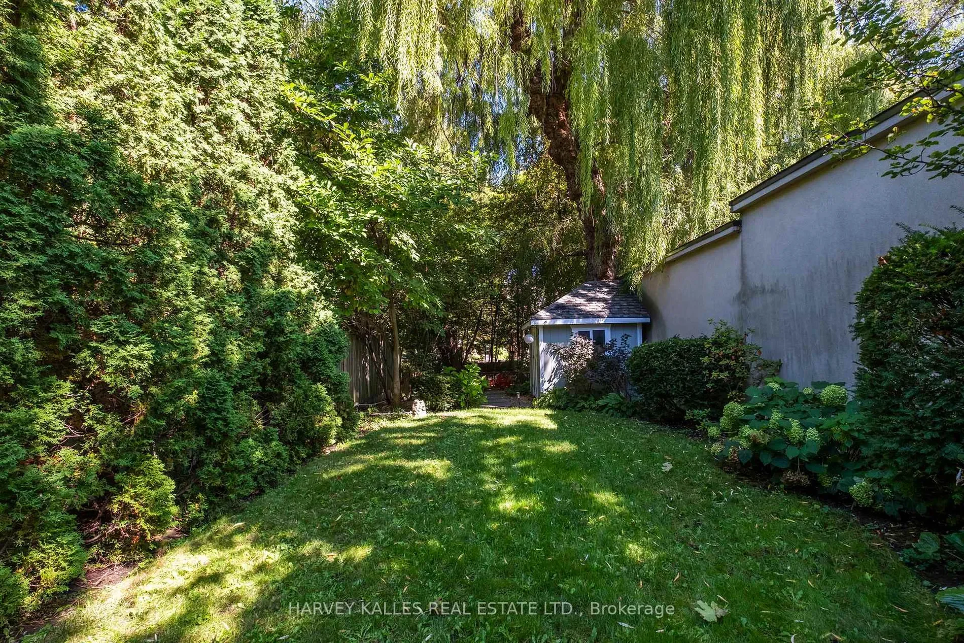Exterior photo 5