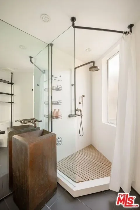 7187 Macapa Drive, Los Angeles, California, United States. - Photo 16