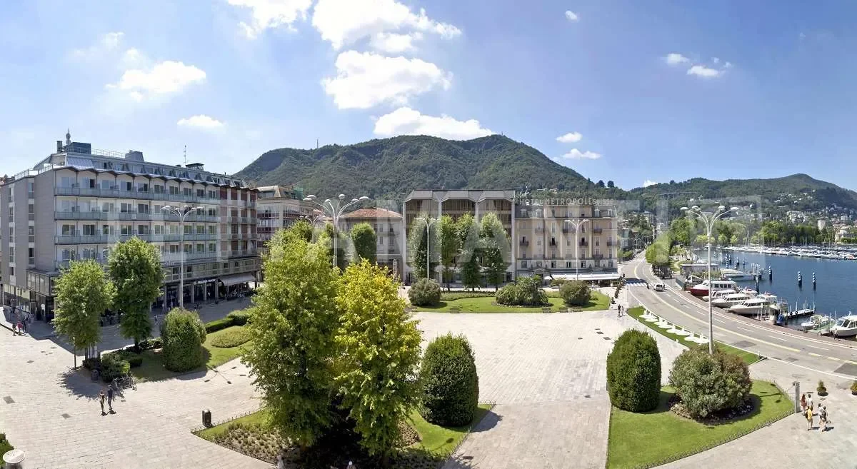 piazza cavour, Como, Lombardy, Italy. - Photo 4