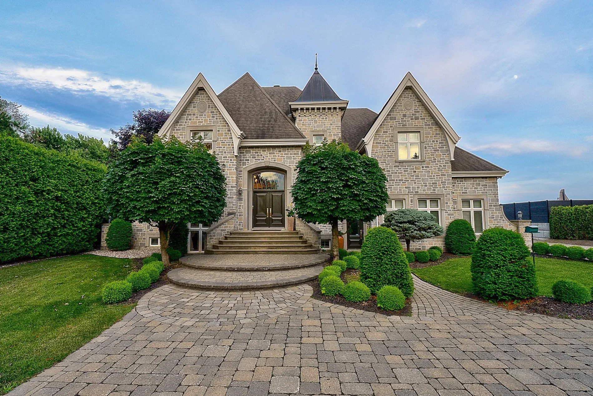 Exterior photo 4