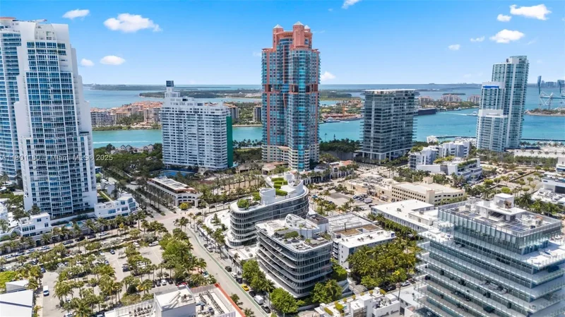 1 Collins Ave 108, Miami Beach, Florida, United States. - Photo 32