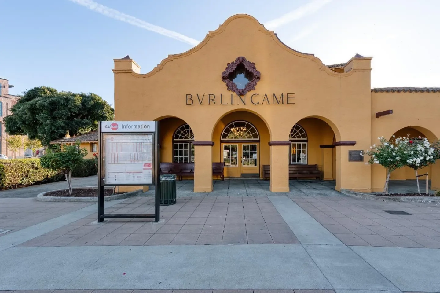 1237 Capuchino Avenue, Burlingame, California, United States. - Photo 7