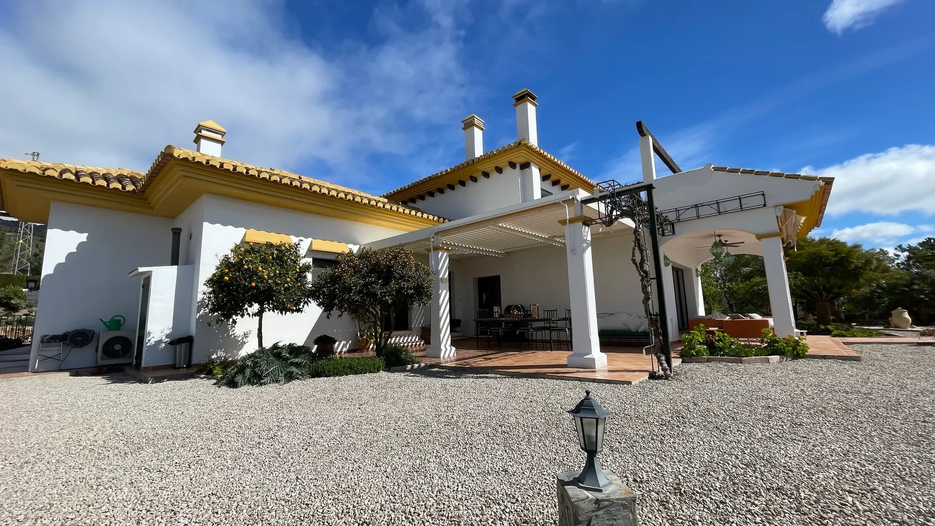 Exterior photo 7