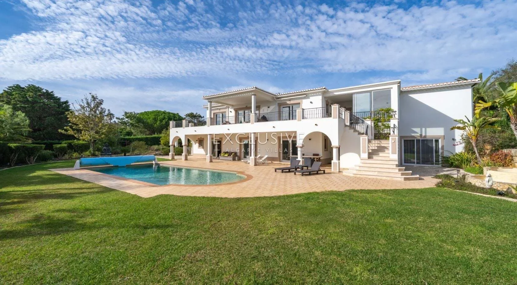 Exterior photo 10