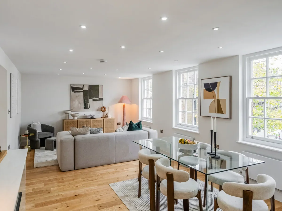 Cadogan Lane, London, SW1X, London, England, United Kingdom. - Photo 22