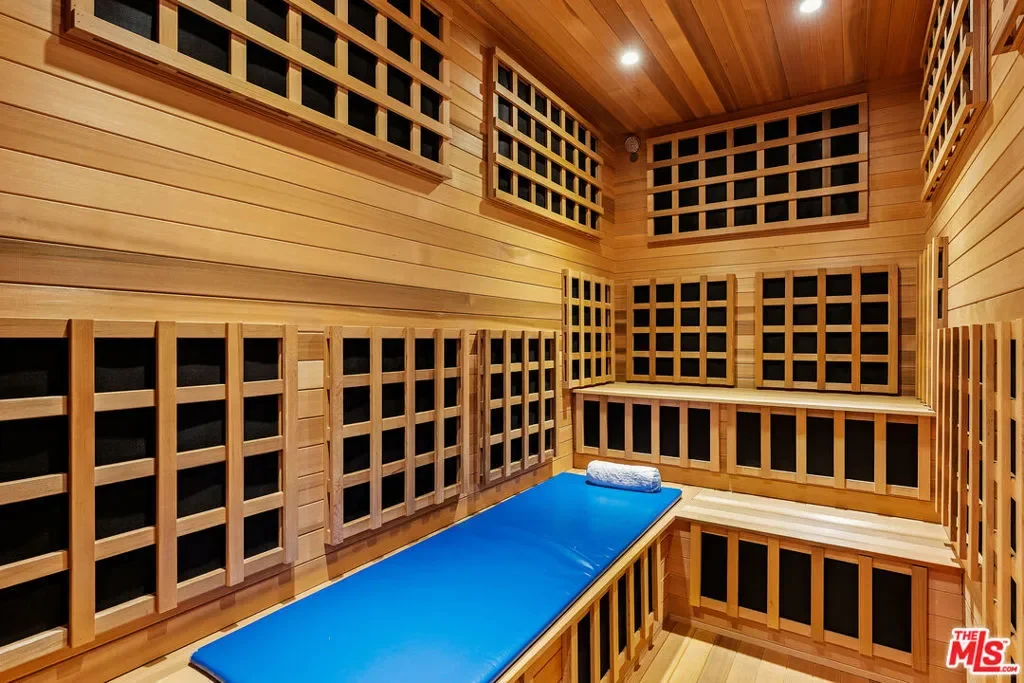 4009 Valley Meadow Road, Los Angeles, California, United States. - Photo 10