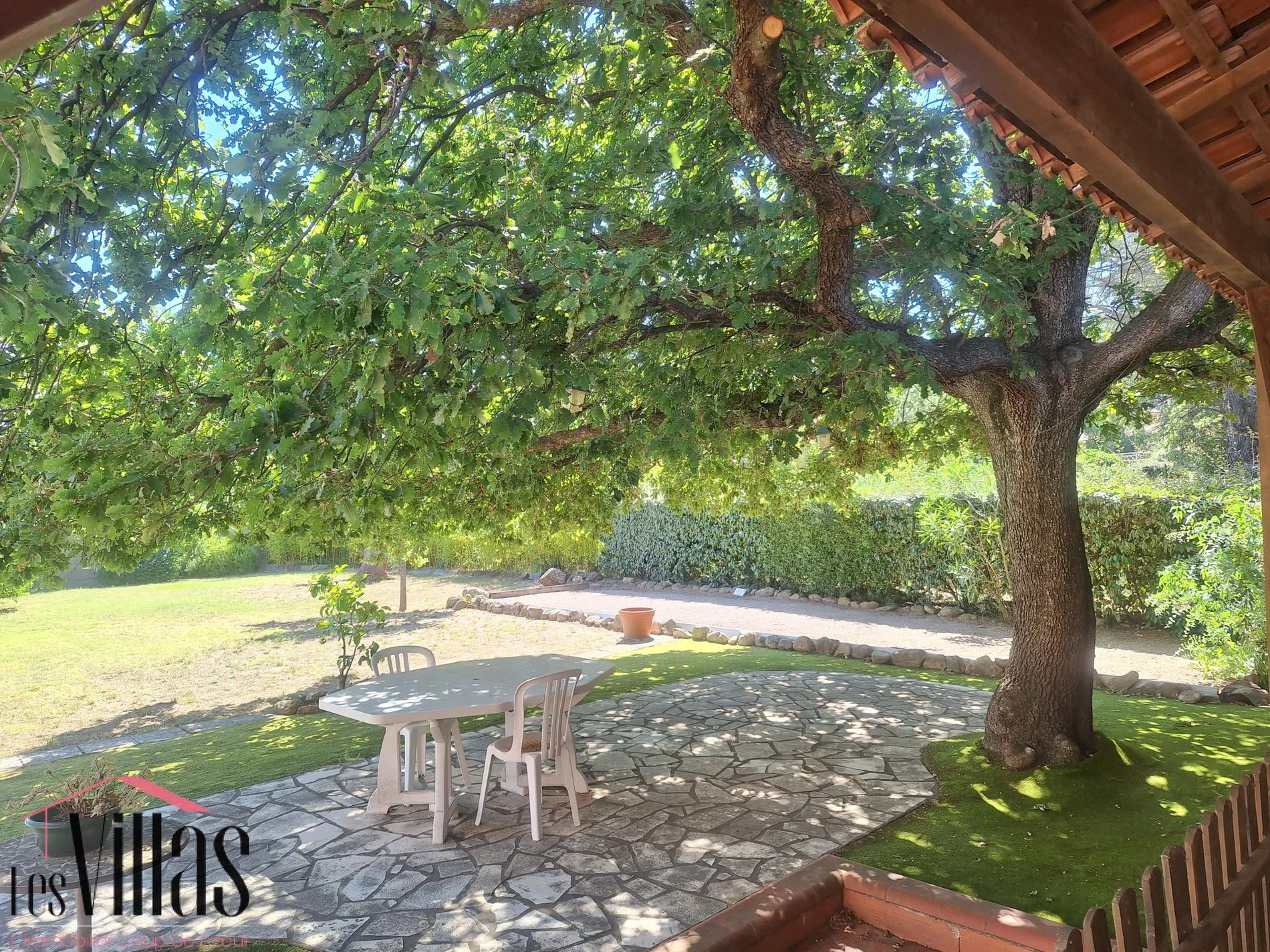 Laroque-des-Albères, Occitanie, France. - Photo 14