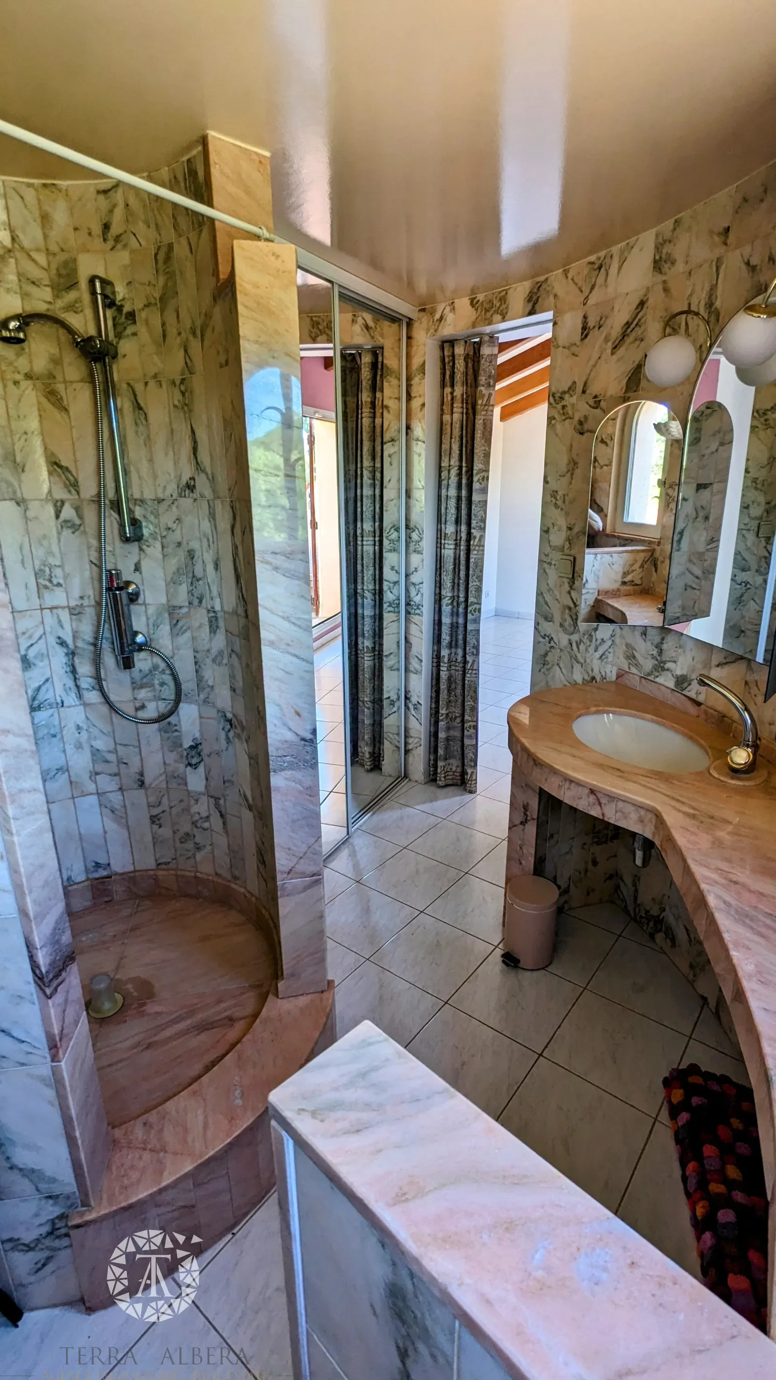 Gallery photo 6