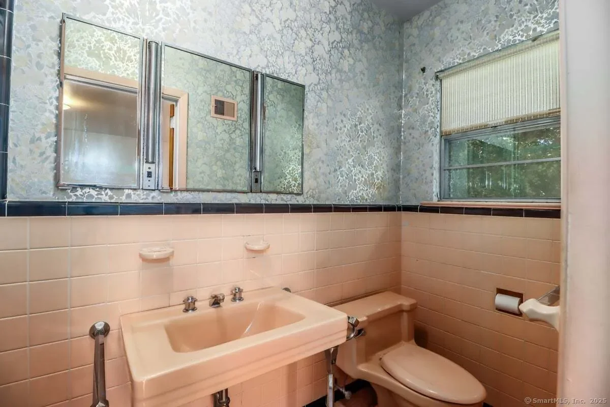 32 Locust Road, Greenwich, Connecticut, United States. - Photo 22