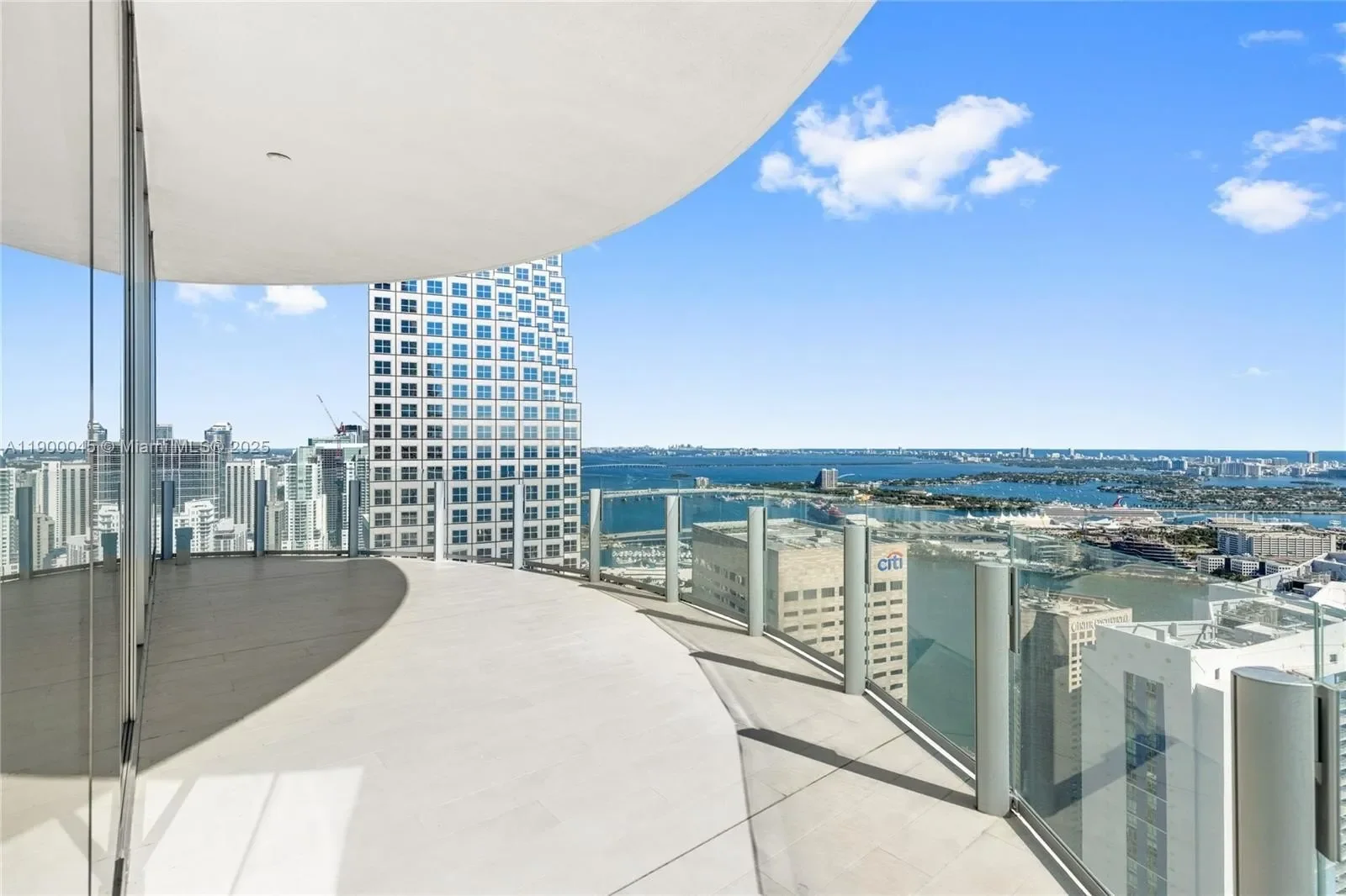 Exterior photo 6