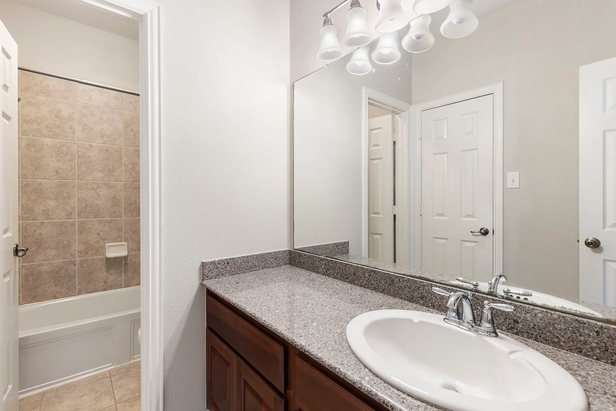 6 Hithervale Court, The Woodlands, TX 77382, The Woodlands, Texas, United States. - Photo 32