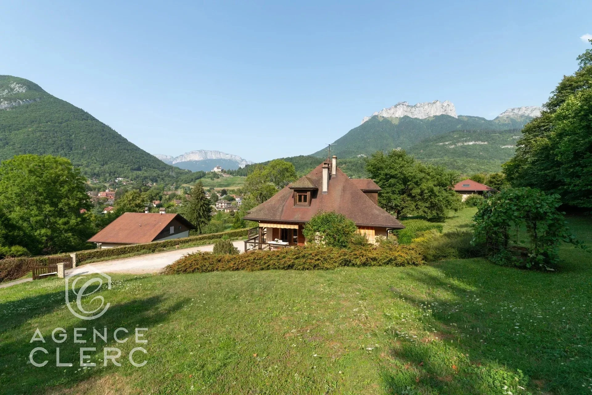 Menthon-Saint-Bernard, Auvergne-Rhône-Alpes, France. - Photo 5