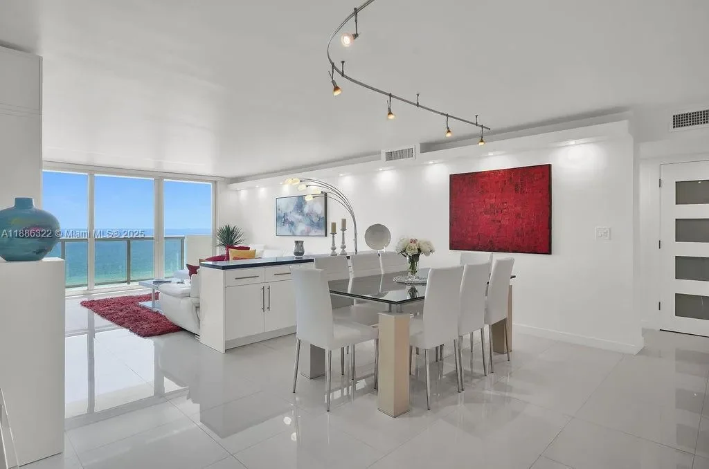 6039 Collins Ave 1126, Miami Beach, Florida, United States. - Photo 7